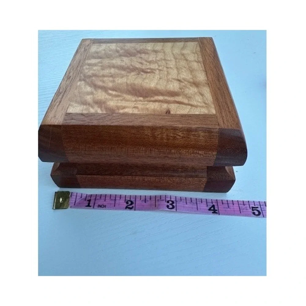 Robert Aylsworth‎ Handcrafted Maple and Cherry Wood Trinket Box Signed 2020